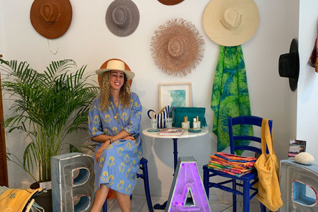 Après une carrière internationale, Maïté van der Vekene a décidé de partager ses souvenirs de voyages dans un pop-up store en plein centre-ville. (Photo: Paperjam)