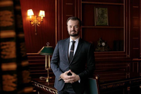 Martin Pcola est directeur financier d’East-West United Bank depuis 2013. (Photo: Matic Zorman/Maison Moderne)