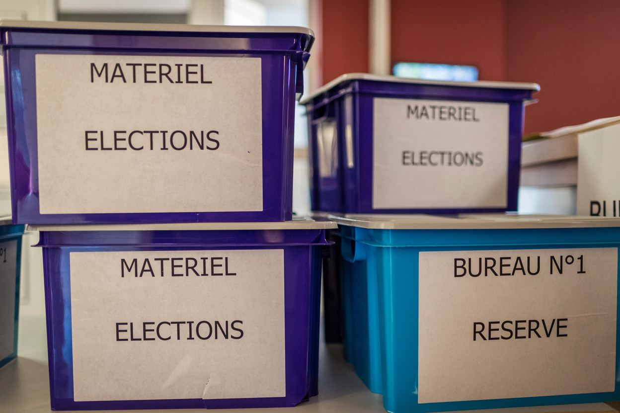 While registration for non-nationals to register to vote is still open, voters can since 20 March also apply to submit their ballot by post. Photo: Mike Zenari