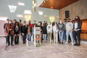 Elisabeth Schilling, city mayor Lydie Polfer, director of Les Théâtres de la Ville Tom Leick and teachers and students from the LTAM boshua