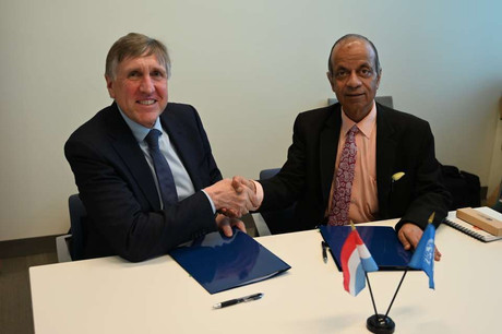 Le ministre de la Défense, François Bausch, s’est engagé auprès du secrétaire général à l’appui opérationnel de l’Onu, Atul Khare, à offrir des capacités satellitaires à la Force des Nations unives au Mali. (Photo: Ministère de la Défense)