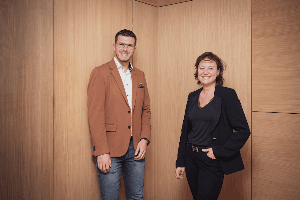 Tom Brahy, Consultant HR, et Aurélie Meux, Responsable  du département HR Services & Consulting, au sein de SD Worx  Jan Hanrion / Maison Moderne Publishing SA