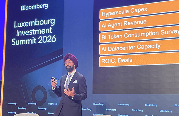Une simple demande adressée à un chatbot mobilise environ 10.000 tokens. Une requête d’un agent de codage peut, elle, en consommer jusqu’à 3 milliards, a expliqué Mandeep Singh, head of technology research chez Bloomberg Intelligence, lors du Bloomberg Luxembourg Investment Summit, le 1er octobre 2026. (Photo: Sylvain Barrette)