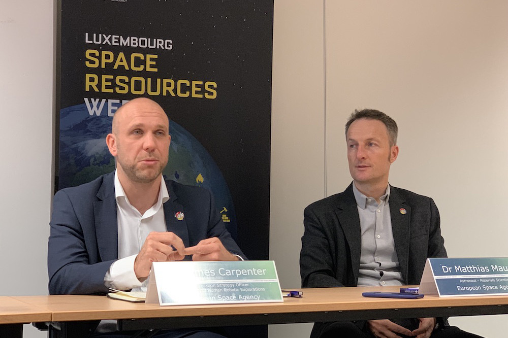 James Carpenter, stratège de l’ESA pour les ressources de l’espace, et Matthias Maurer, astronaute allemand, sont venus expliquer l’intérêt de s’intéresser à l’exploitation des ressources de l’espace. (Photo: Paperjam)