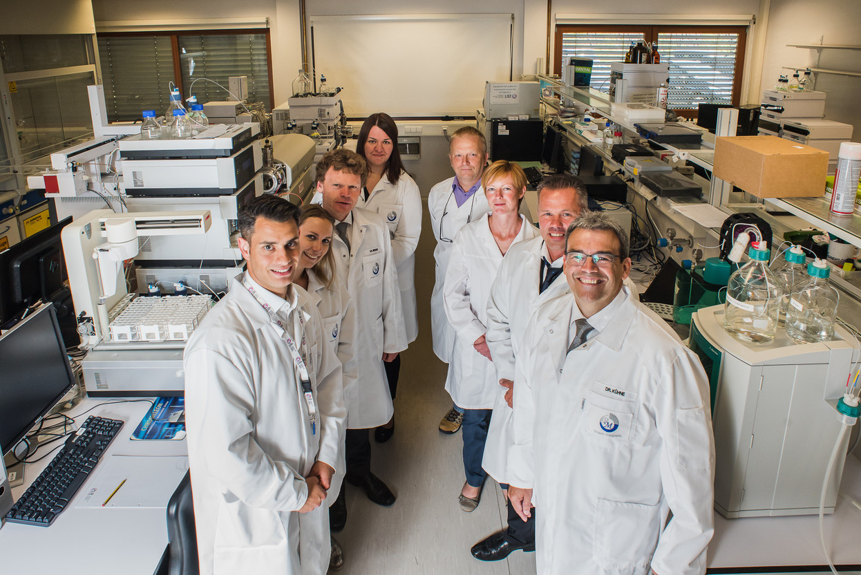 PM-International Chief Scientific Officer Dr. Tobias Kühne (bottom right) with his Research & Development team.  (photo: NADER GHAVAMI)