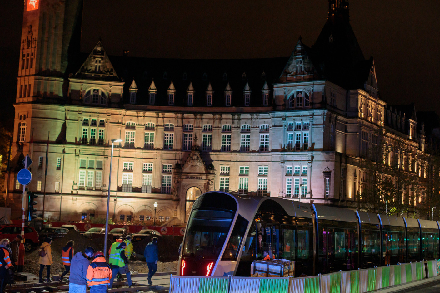 Le tram a fait son entrée sur l’avenue de la Liberté avant d’y être immobilisé. (Photo: Matic Zorman / Maison Moderne)