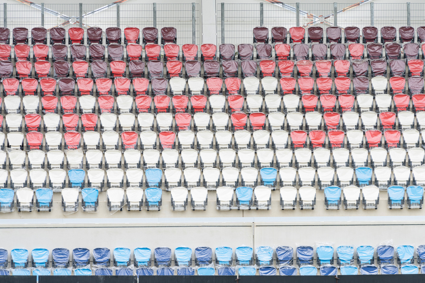 Le stade de football et de rugby comprend un terrain de jeu avec 9.385 places assises couvertes pour les spectateurs. (Photo: Caroline Martin)