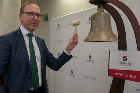 Le CEO de la Bourse, Robert Scharfe, accueillera ce mardi le commissaire européen au Budget, Johannes Hahn, pour lancer la première obligation sociale de l’UE. (Photo: Matic Zorman/archives)