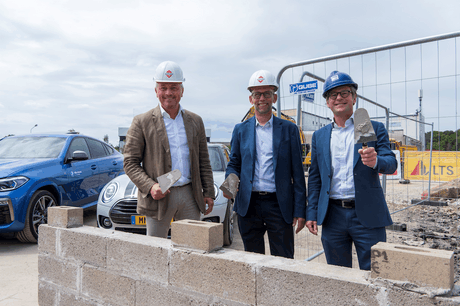 De gauche à droite, Philippe Emond, Daniel Origer (groupe Schuler) et Philippe Provost (Willemen Construction). (Photo: BMW)