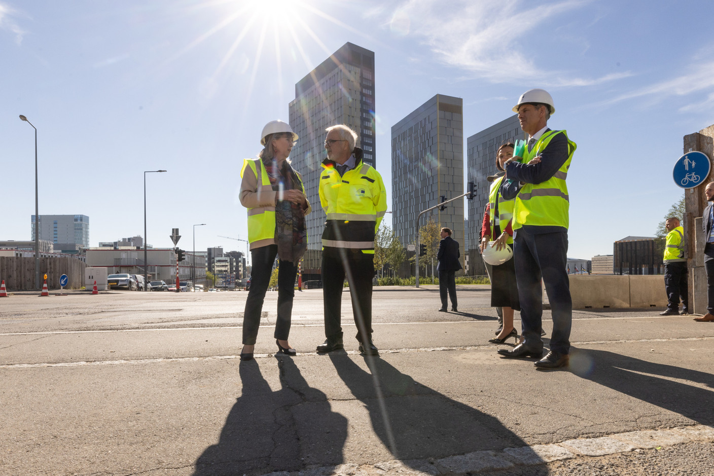 Ce mardi, le soleil était aussi au rendez-vous pour la pose de la première pierre en présence de Lydie Polfer, Werner Hoyer et Yuriko Backes.  (Photo: Guy Wolff/Maison Moderne)