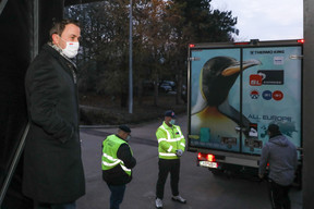 C’est par la route que les premières doses sont arrivées. ((Photo: SIP/ Luc Deflorenne))