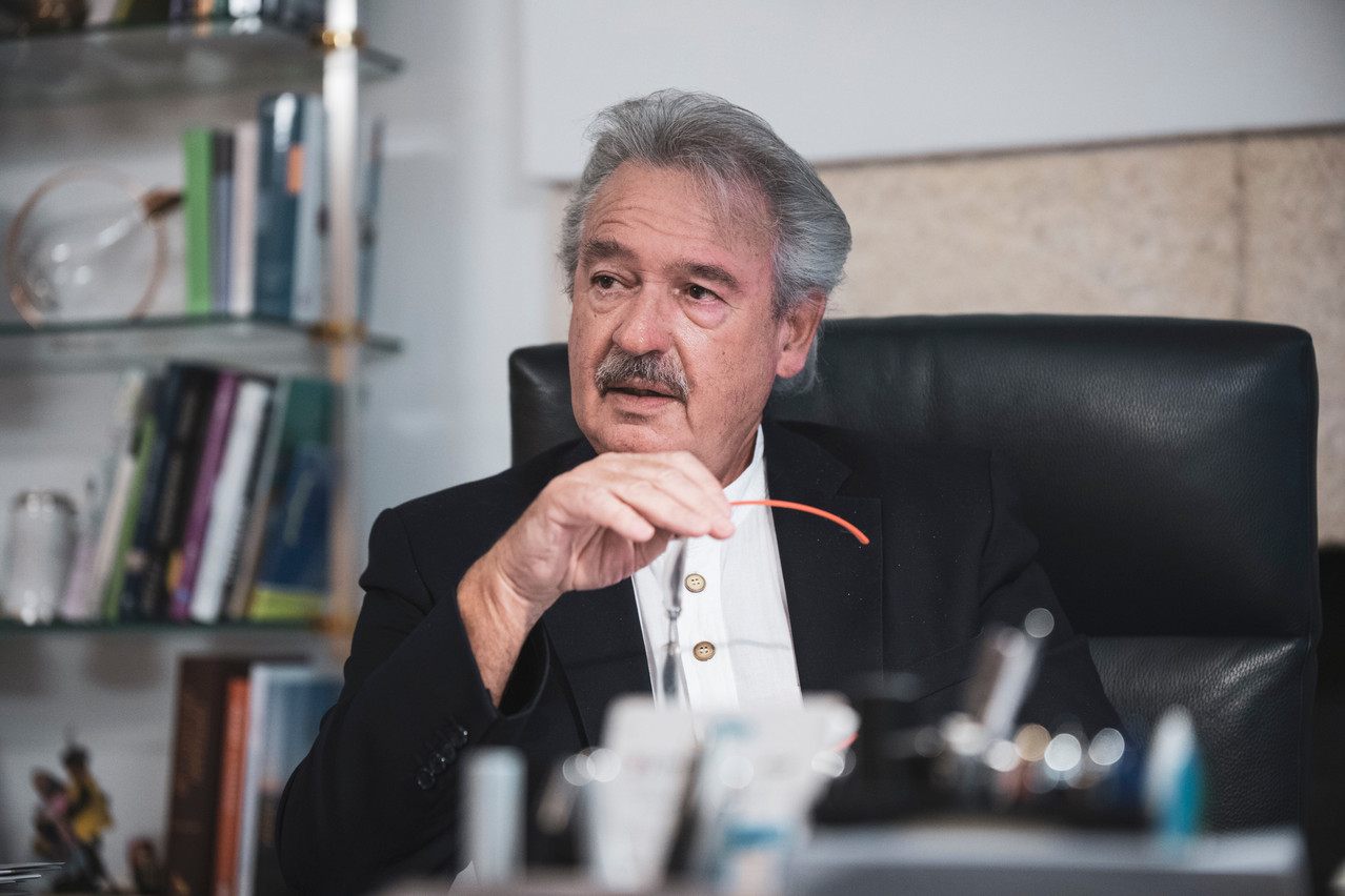 Dans sa réponse au nom du gouvernement, le chef de la diplomatie, Jean Asselborn, évoque le nombre d’un salarié français sur cinq au Luxembourg qui n’y paie pas d’impôt sur le revenu. (Photo: Jan Hanrion/Maison Moderne/Archives)