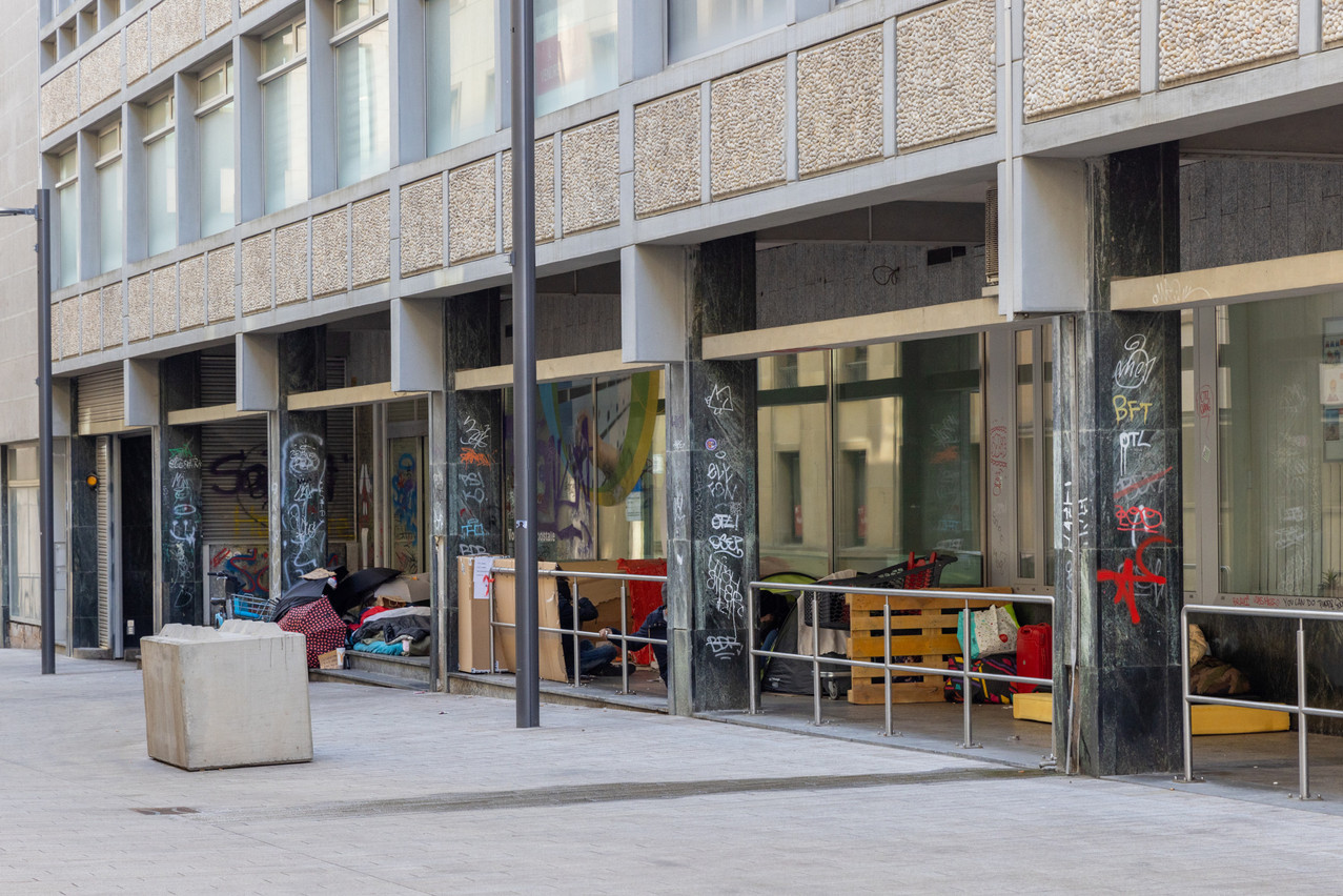 Le sans-abrisme est une réalité à Luxembourg-ville où plus d’un tiers des SDF sondés disent être à la rue depuis plus de cinq ans. (Photo: Romain Gamba/Maison Moderne)
