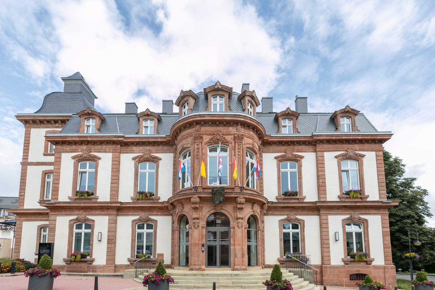 Situé sur la Grand-Rue, le bâtiment fait office de mairie de Wiltz. (Photo: Romain Gamba/Maison Moderne)