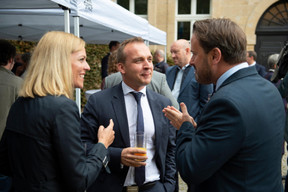 Taina Bofferding (Ministre de l'Intérieur), Paul Konsbruck (Chef de cabinet du Premier ministre) et Xavier Bettel (Premier ministre) ((Photo: Anthony Dehez))