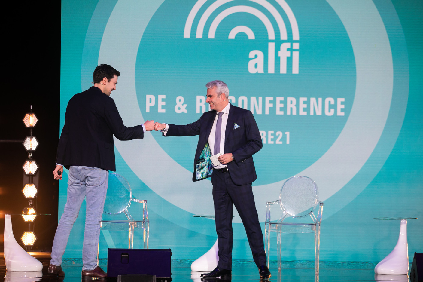 Olivier Coekelbergs, partner at EY and conference day one chairperson, welcomes Jakob Drzazga, founder and CEO of ScalingFunds, to the stage during Alfi’s PE & RE conference, 30 November 2021. Photo: Matic Zorman