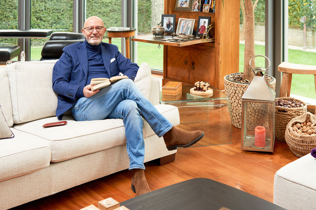 Giovanni Giallombardo prend du plaisir à décorer la maison qu’il habite depuis 30 ans dans la capitale. (Photo: Andrés Lejona/Maison Moderne)