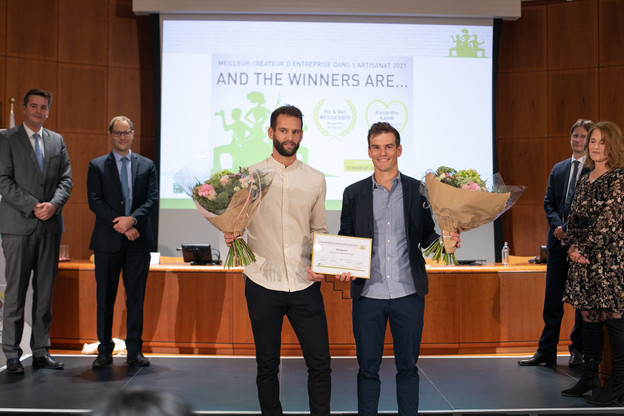 Les lauréats, les frères Pol et Ben Weisgerber, qui ont repris en 2017 l’entreprise familiale de construction en aluminium qui porte leur nom. (Photo: Matic Zorman/Maison Moderne)