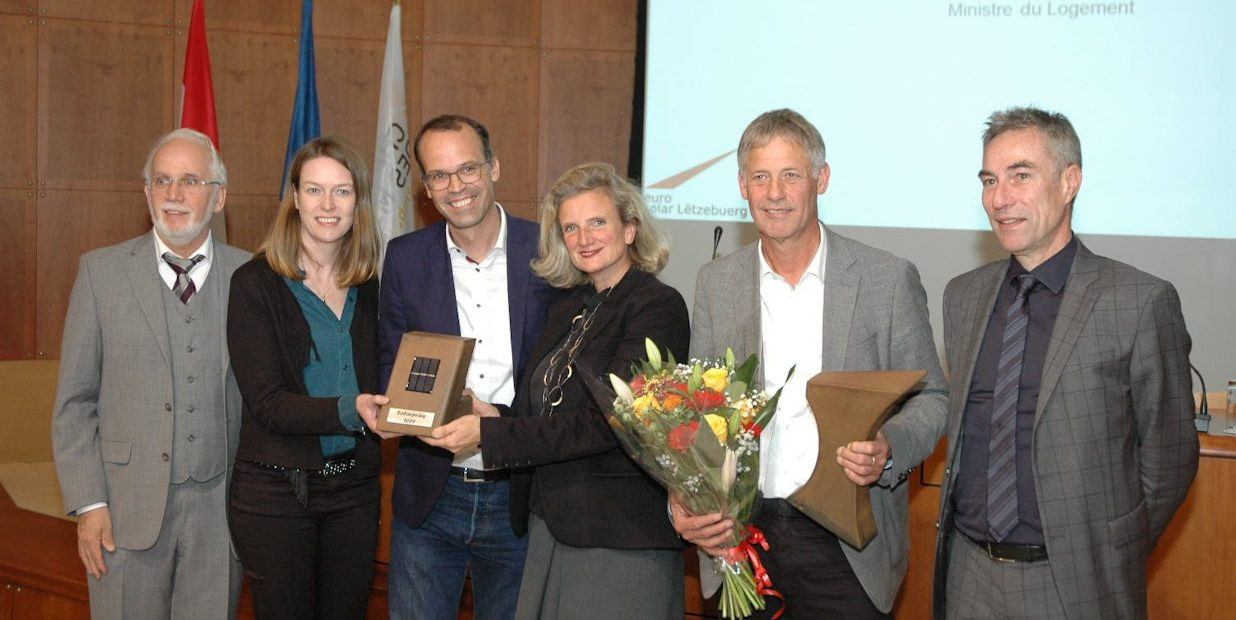 L’équipe lauréate reçoit le Prix solaire luxembourgeois 2019. (Photo: Eurosolar)