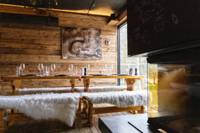 En hiver, profitez de du chalet pour vous laisser tenter par une succulente fondue. Eva Krins (Maison Moderne)