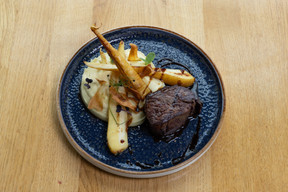 La cuisine du chef Joël Schaeffer nous fait redécouvrir des plats du terroir bien connus de tous, avec des notes provençales et résolument modernes ! Eva Krins (Maison Moderne)