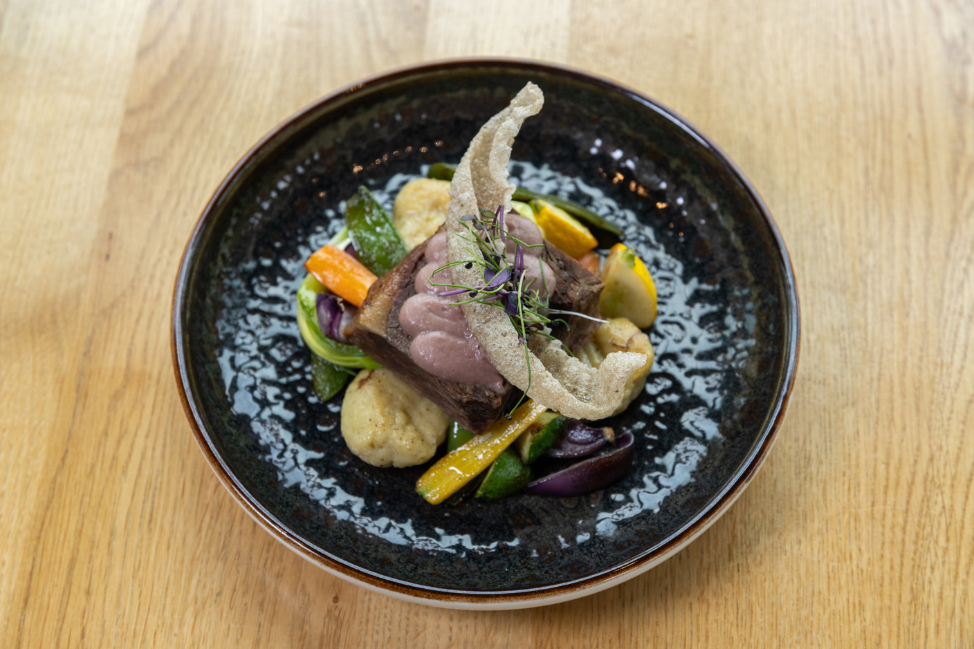 La cuisine du chef Joël Schaeffer nous fait redécouvrir des plats du terroir bien connus de tous, avec des notes provençales et résolument modernes !  Eva Krins (Maison Moderne)