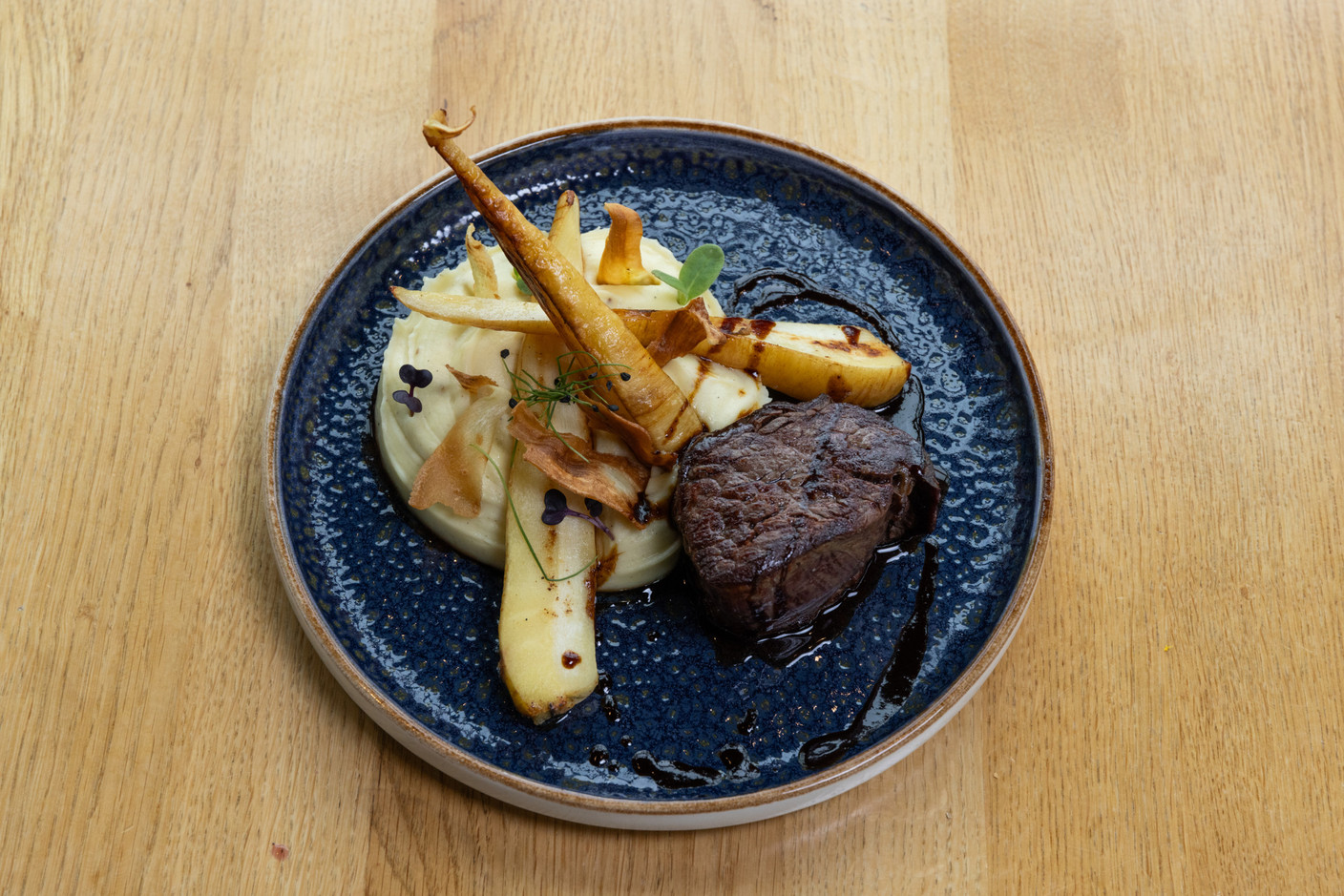 La cuisine du chef Joël Schaeffer nous fait redécouvrir des plats du terroir bien connus de tous, avec des notes provençales et résolument modernes ! Eva Krins (Maison Moderne)