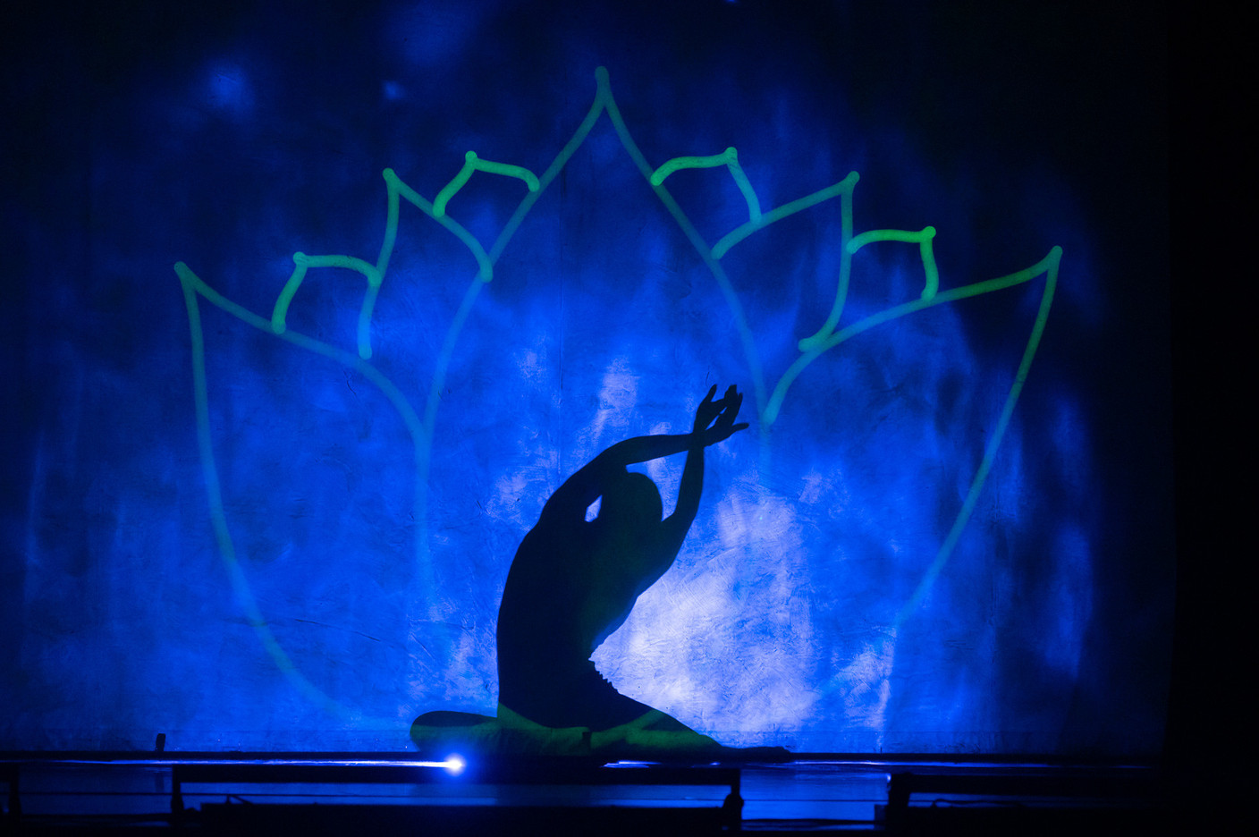 Pictured is the Blu Infinito show, which was performed at the Centre des Arts Pluriels Ettelbruck in March 2023 and merged dance, special effects and light. Photo: Rolando Paolo Guerzon