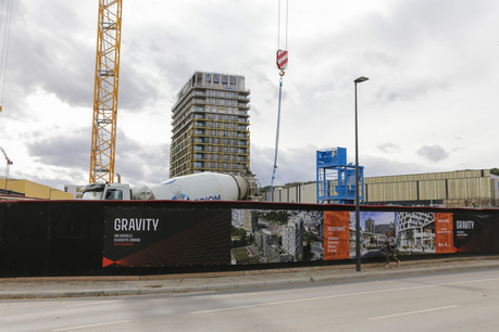 Quatre appartements de type duplex et triplex situés aux 16 e , 17 e et 18 e étages vont être mis aux enchères à partir de samedi. (Photo: Romain Gamba / Maison Moderne)