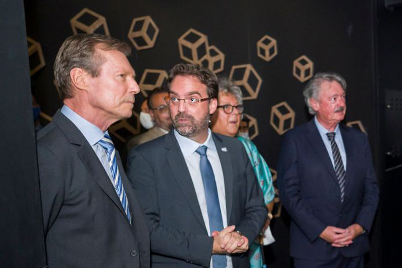 Daniel Sahr, the director of the Luxembourg pavilion at the 2020 World Expo in Dubai, takes stock of the work accomplished. Pictured here with Grand Duke Henri and Jean Asselborn (LSAP). (Photo: SIP/Jean-Christophe Verhaegen)