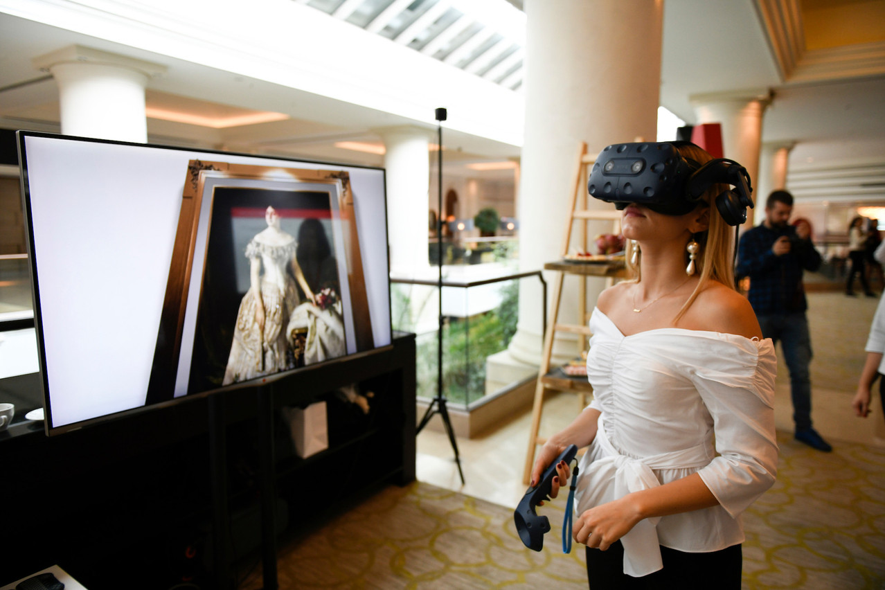 Avec VR-All-Art, le casque de réalité virtuelle permet de visiter des expositions, mais le projet va bien plus loin avec une dimension de défense des intérêts numériques des artistes. (Photo: Refoto Zivkovic/VR-All-Art)