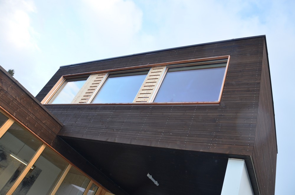 Trois modules en bois préfabriqués installés en trois jours: les bureaux réalisés par Blumer Lehmann pour le compte de FAT Architects à Moutfort illustrent combien une construction bois peut être simple et efficace.  (Photo: Luxinnovation)