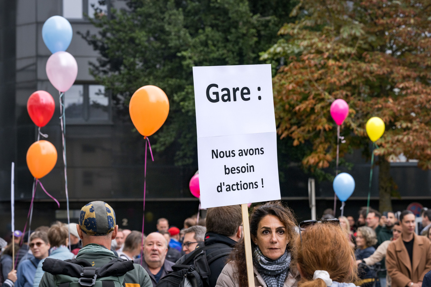 «Sauvons la Gare», «Protégeons nos écoles, protégeons nos enfants», pouvait-on lire sur les affiches, les banderoles et les pancartes des manifestants.  (Photo: Nader Ghavami)