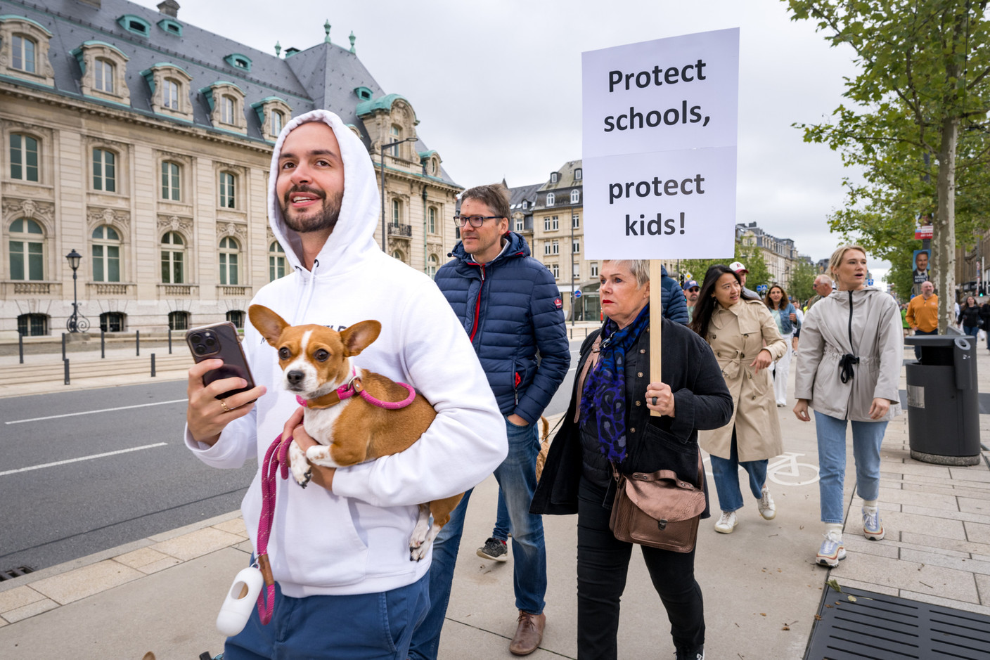 La manifestation est passée devant l’ancien siège de l’Arbed. (Photo: Nader Ghavami)