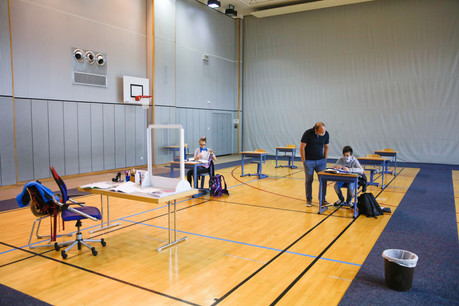 Les projets de loi concernaient notamment le recours à du personnel supplémentaire pour encadrer les élèves lors de la mise en place d’une organisation alternée des cours. (Photo: Romain Gamba/Maison Moderne/archives)