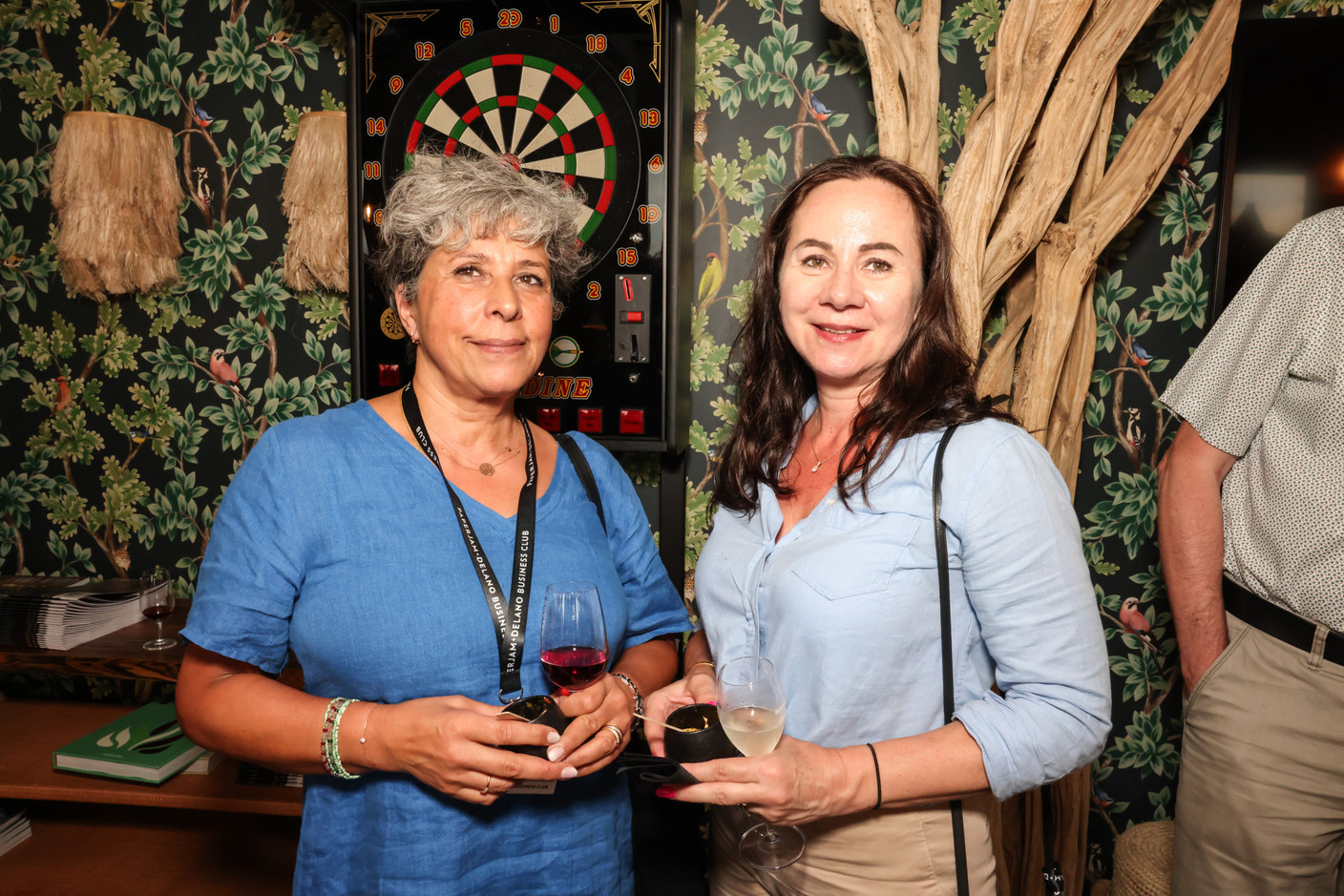 Myriam Belhadjin (EMCA) et Marta Vacca Vesela (ATSL - Amitiés tchèques et slovaques Luxembourg). Marie Russillo