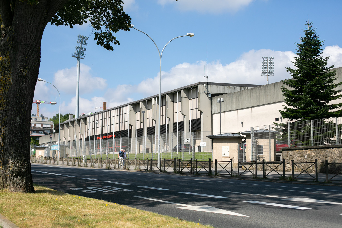 La route d’Arlon jouxte le stade. (Photo: Matic Zorman/Maison Moderne)