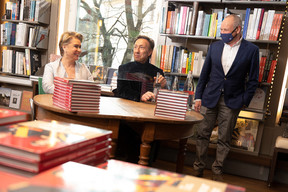 Fernand Ernster a accueilli en personne la Grande-Duchesse Maria Teresa et Stéphane Bern. (Photo: Guy Wolff/Maison Moderne)
