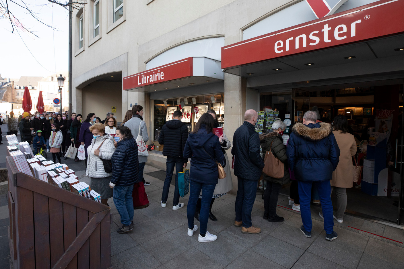  La librairie Ernster attendait du monde, et cela a bel et bien été le cas. (Photo: Guy Wolff/Maison Moderne)