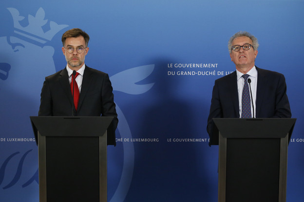 Franz Fayot (ministre de l’Économie) et Pierre Gramegna (ministre des Finances) lors de la présentation des mesures le 25 mars. (Photo: SIP/Julien Warnand)
