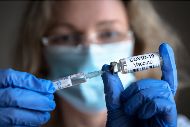 La campagne de vaccination a débuté mardi au Royaume-Uni avec ce vaccin de Pfizer et BioNTech. (Photo: Shutterstock)
