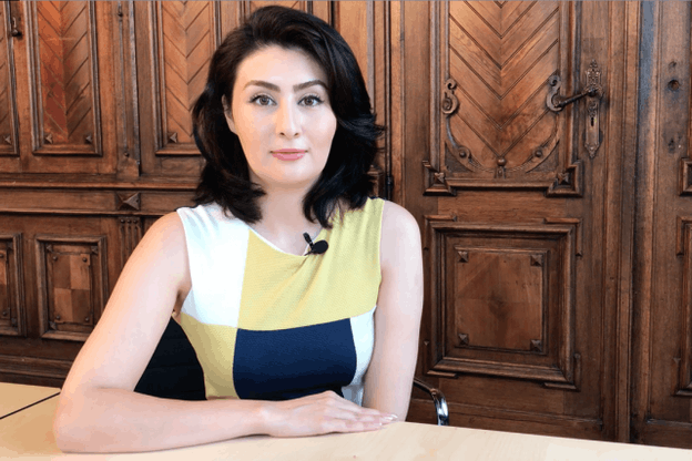 Le Dr Aida Nazarikhorram: «Le QTrobot joue avec l’enfant, lui pose des questions, l’aide à résoudre des problèmes ou lui raconte des histoires. Le tout se fait de manière très simple et compréhensible pour l’enfant.» (Photo: DR)