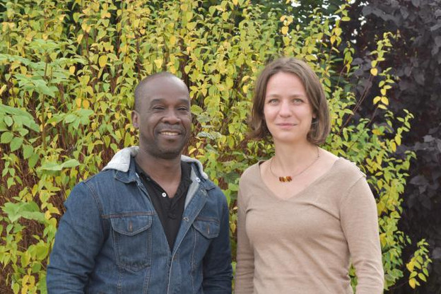 Geneviève Krol, en octobre dernier, en compagnie de Fortin Bley, producteur de cacao en Côte d’Ivoire.  (Photo: Fairtrade Lëtzebuerg)