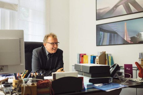 Impliquée non seulement dans la réalisation des projets d’infrastructure, l’Administration des ponts et chaussées participe également à l’élaboration des visions à long terme, rappelle Roland Fox, son directeur. (Photo: Sébastien Goossens / archives)