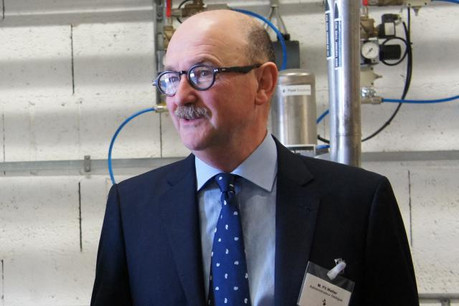 Pit Welter revient sur les nouvelles orientations prises par le groupe Robin lors d’une visite de son usine d’Useldange. (photo: paperJam)