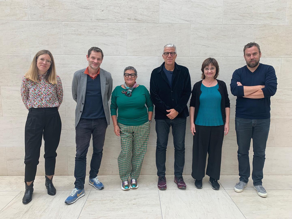Le jury de Lët’z Arles 2020: Michèle Walerich, Sam Stourdzé, Danielle Igniti, Paul Di Felice, Marta Gili et Steph Meyers. Absent sur la photo: Christoph Wiesner. (Photo: Facebook / Lët'z Arles)