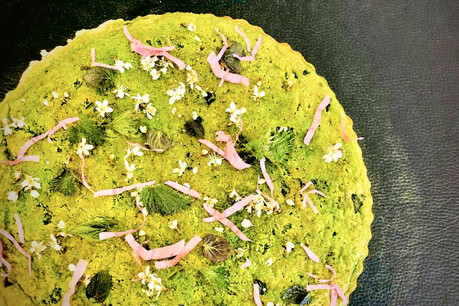 En cette période de vacances confinées, le chef étoilé René Mathieu a confié à Paperjam la recette de sa tarte aux herbes sauvages réalisée avec sa fille Louise. (Photo: René Mathieu)