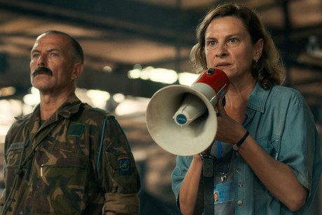 Aida est traductrice auprès des Casques bleus sur le camp de Srebrenica. (Photo: Cinéart)