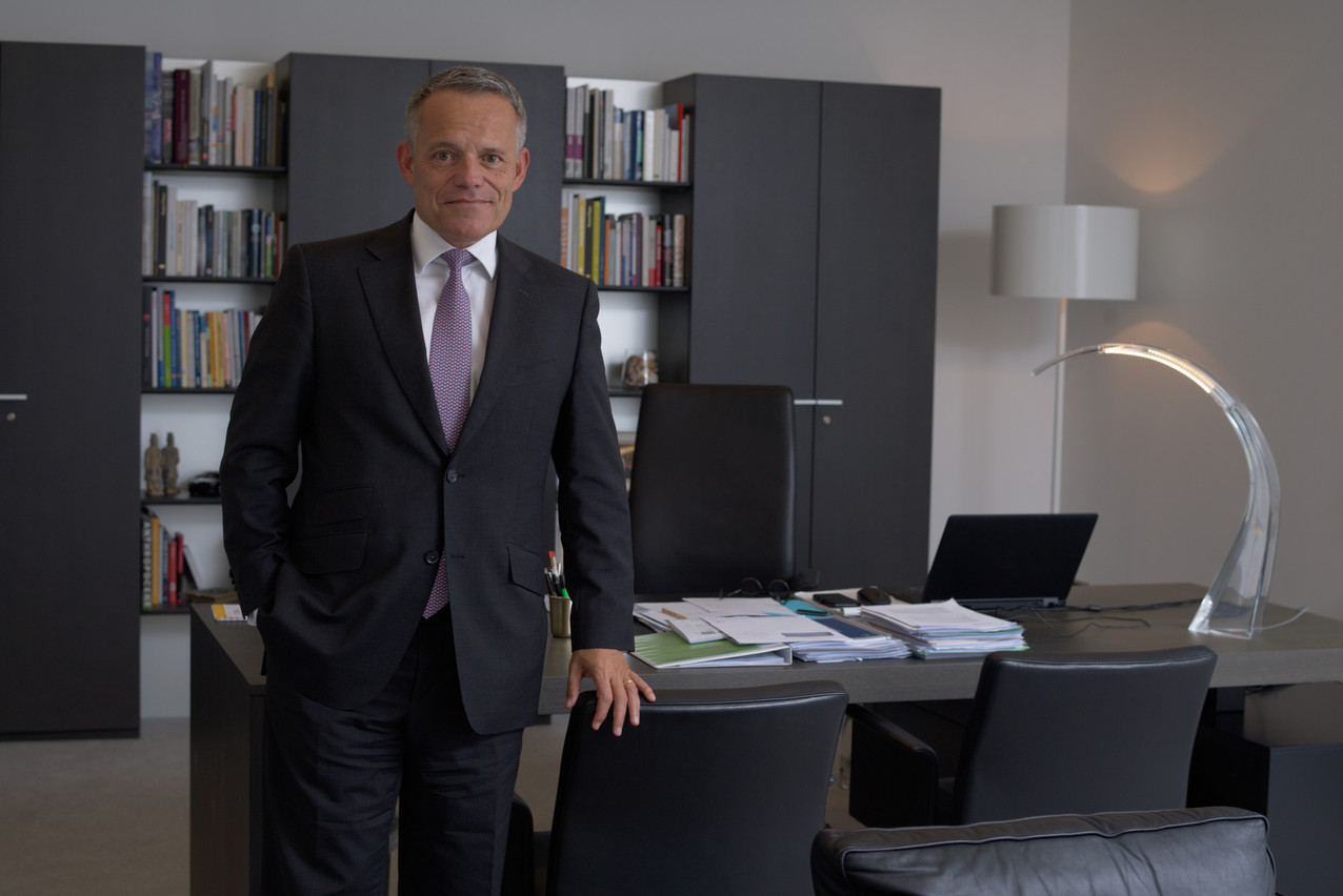 Guy Hoffmann, Chairman of the Board of Directors of Banque Raiffeisen, is surrounded by a new team of directors. (Photo: Nader Ghavami/Archives Maison Moderne)