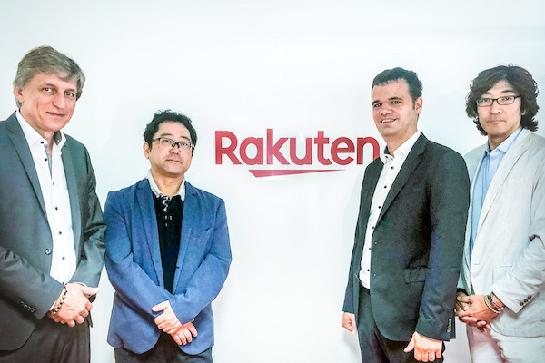 Le président du conseil d’administration de Luxhub, à gauche, Jean Hilger, et son CEO, 3e à partir de la gauche, Jacques Pütz, entourent leur nouveau client, le CEO de Rakuten Europe Bank, Toshihiko Otsuka. (Photo: Luxhub)